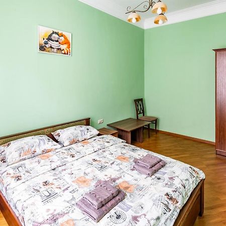 13 Franka Apartment 1 Lviv Extérieur photo