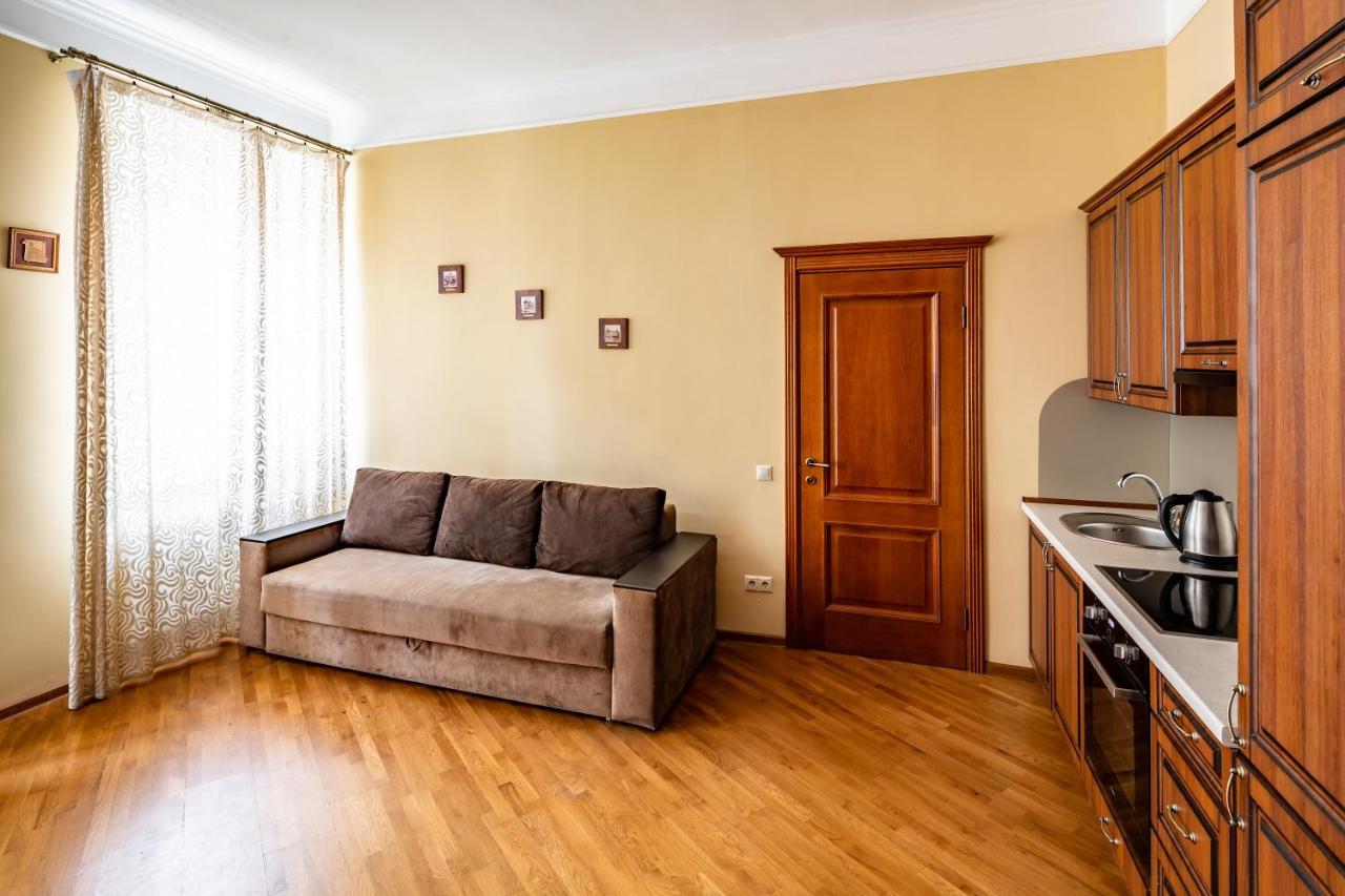 13 Franka Apartment 1 Lviv Extérieur photo