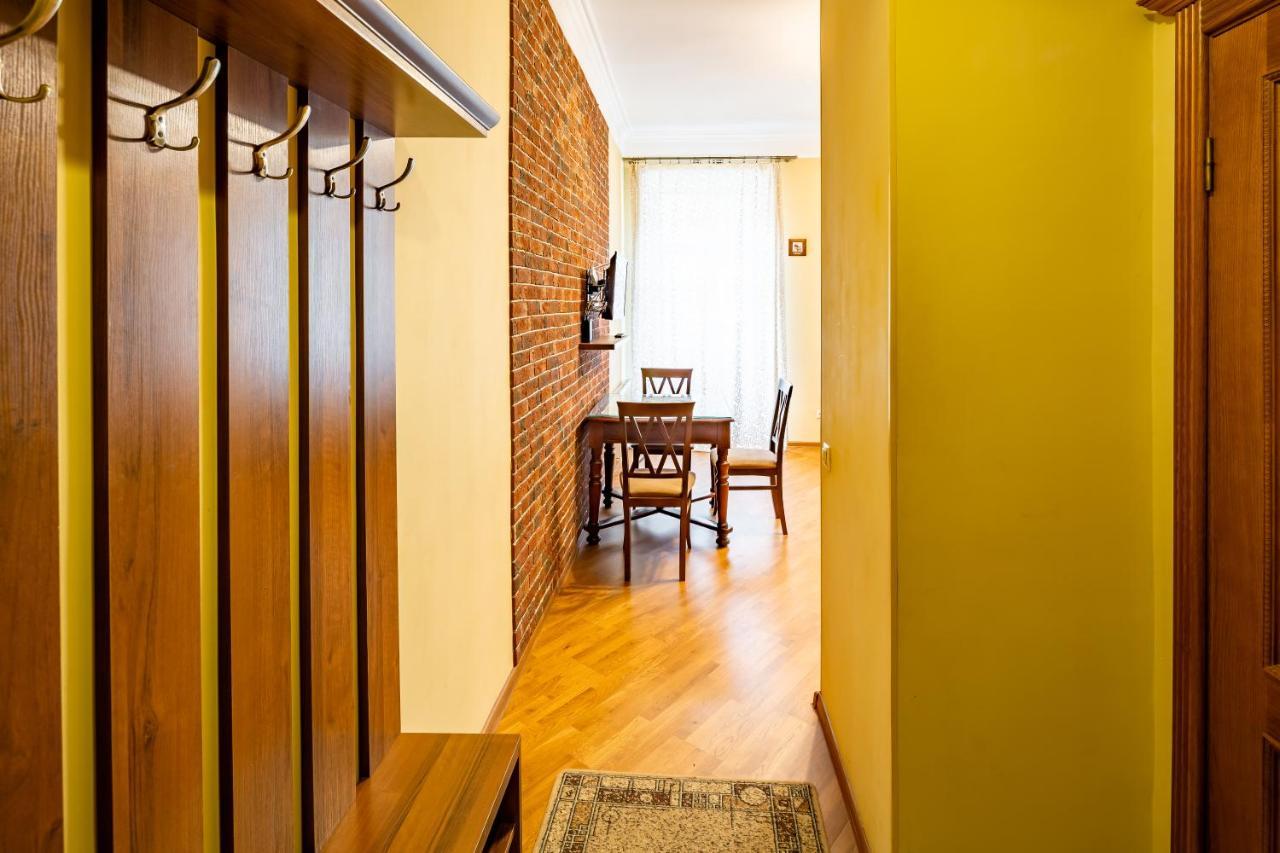 13 Franka Apartment 1 Lviv Extérieur photo